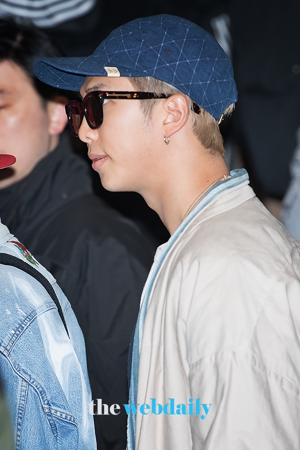 방탄소년단(BTS) RM, 김포국제공항 출국 현장