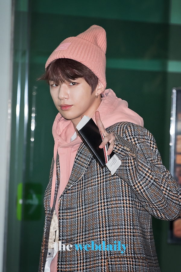Wanna One (워너원) 강다니엘, 김포국제공항 출국 현장