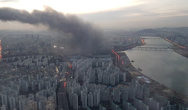 출처 : 강남 청담동 부근서 화재가 나 삼성동에서도 보였다 / NEWSIS