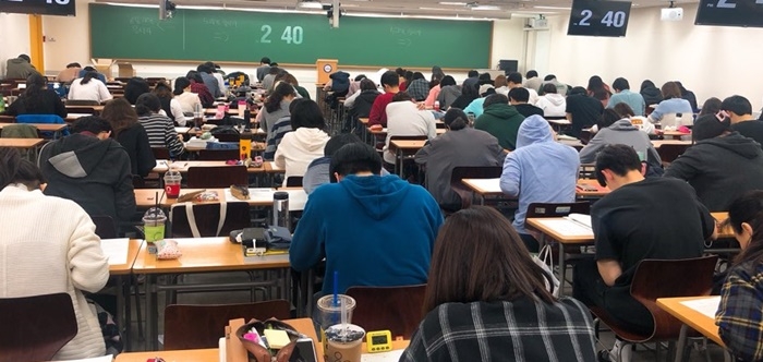 에듀윌, 부녀 합격생 배출…”아버지는 주택관리사, 딸은 9급공무원”