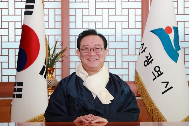 송철호 울산시장이 신년사를 통해 시민들의 건강과 새해 포부를 밝히고 있다.(사진제공=울산시)