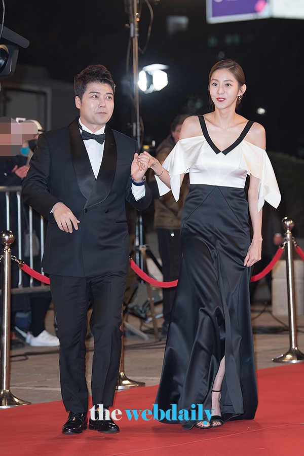 전현무-유이, ‘2018 KBS 연기대상’ 레드카펫 포토월 행사