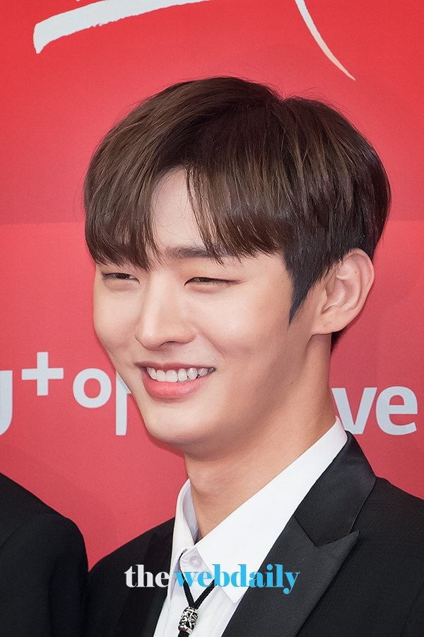 워너원(WannaOne) 윤지성, 2019 골든디스크 어워즈 (음원 대상) 레드카펫 행사