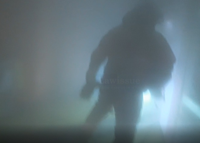 모텔 2층 복도에 보일러 온수배관 파열로 수증기가 가득하다.(사진제공=부산동래소방서)