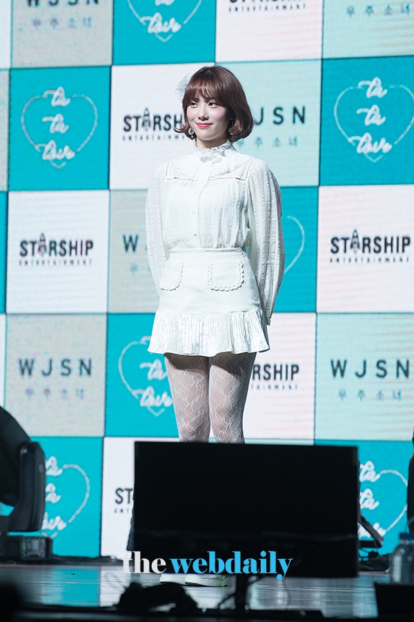 우주소녀 루다, 새 미니앨범 '우주 스테이(WJ STAY)?' 쇼케이스 현장