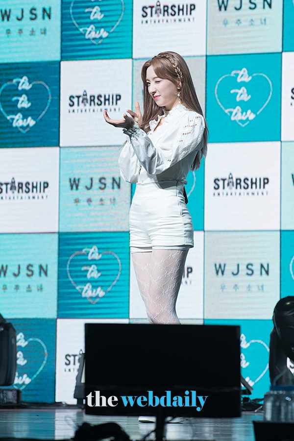 우주소녀 은서, 새 미니앨범 '우주 스테이(WJ STAY)?' 쇼케이스 현장