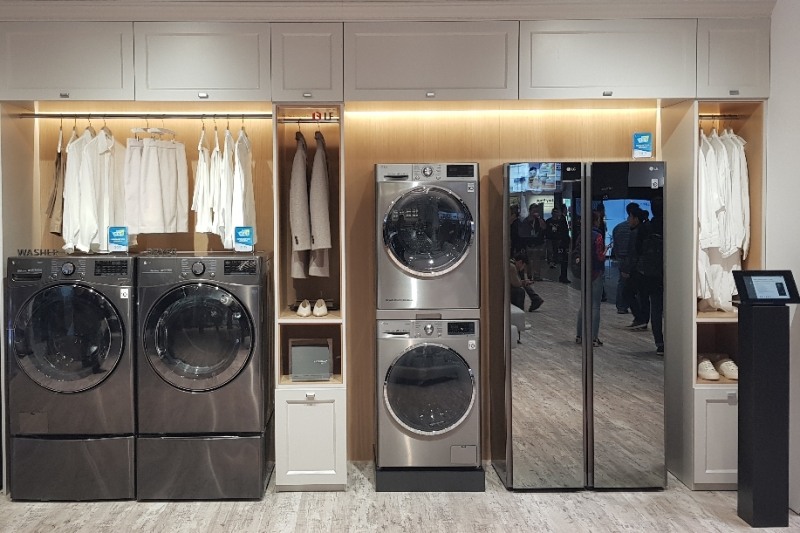 LF 'CES 2019' 참여 프리미엄 의류관리기에 의상 협찬