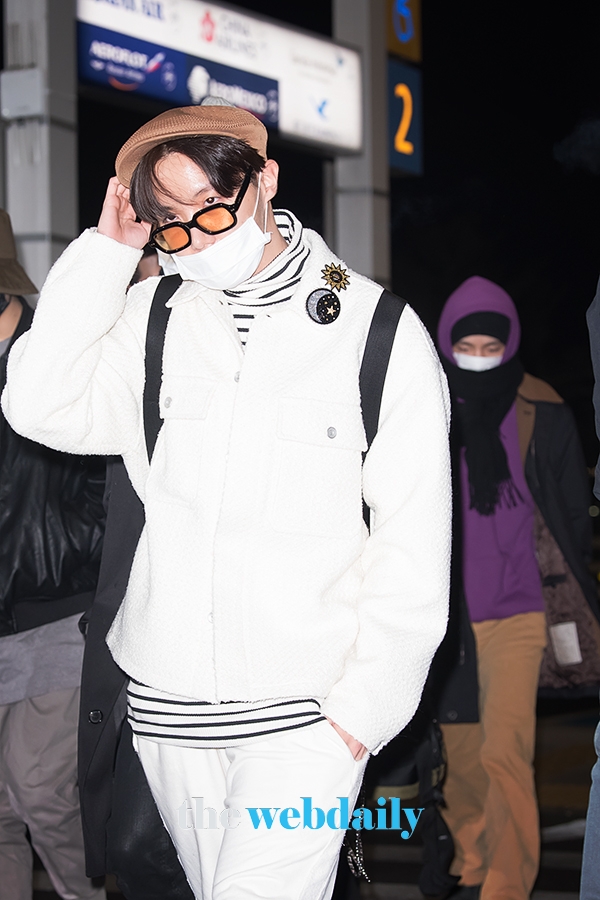 방탄소년단(BTS) 제이홉, 인천국제공항 출국 현장