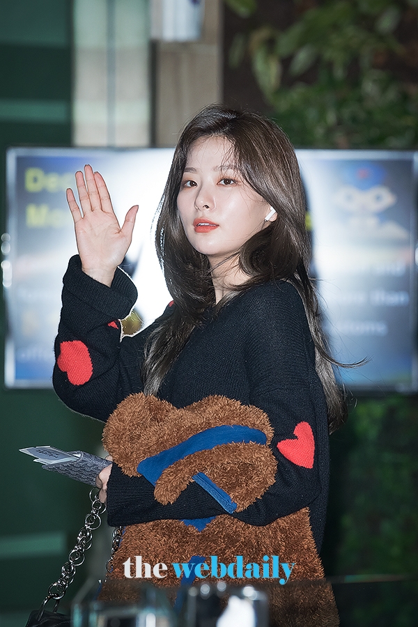 레드벨벳 슬기, 김포국제공항 출국 현장