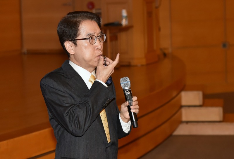 신창재 회장, 2019년 ‘각별한 출발’ 호루라기 불었다