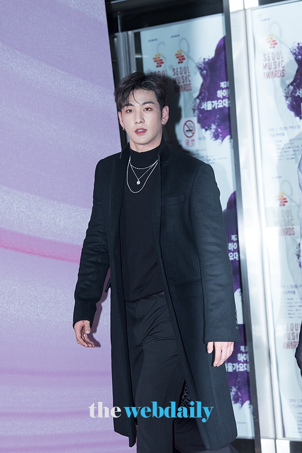 뉴이스트W 백호, ‘서울가요대상’레드카펫 행사