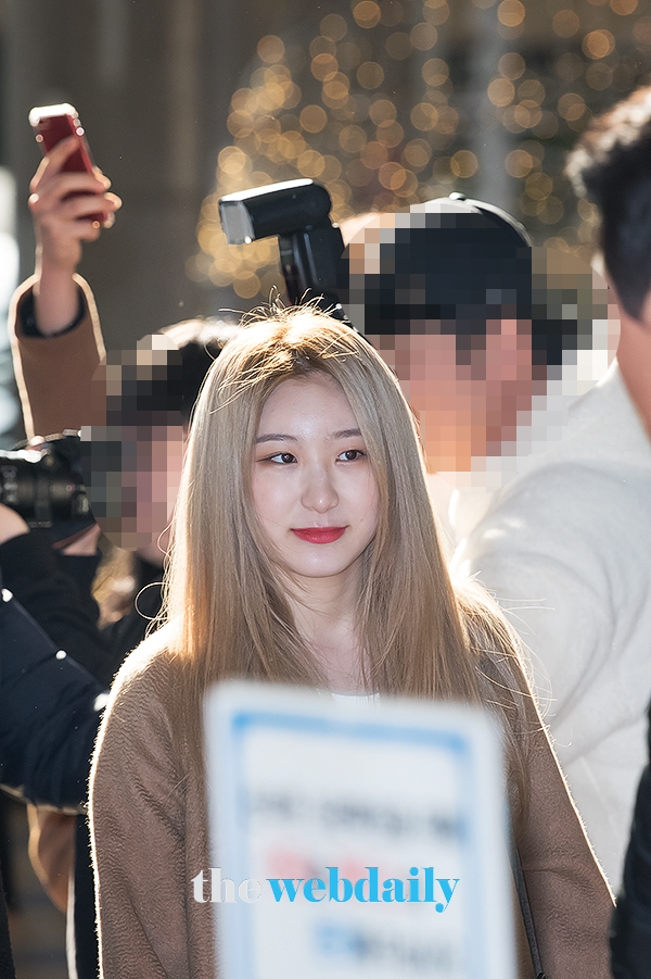 아이즈원(IZONE) 이채연, 김포국제공항 출국 현장