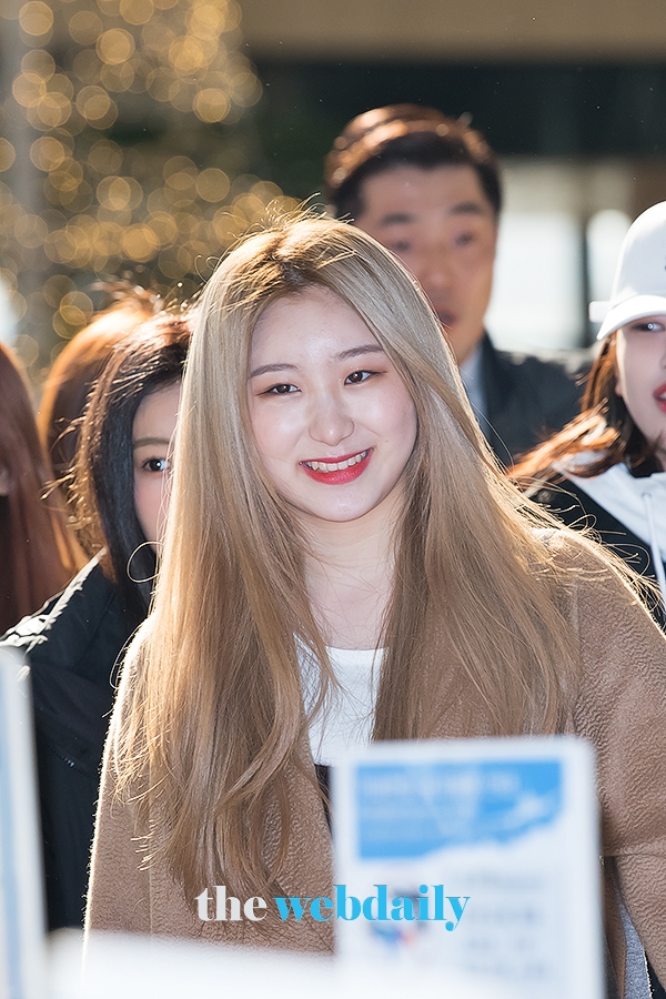 아이즈원(IZONE) 이채연, 김포국제공항 출국 현장