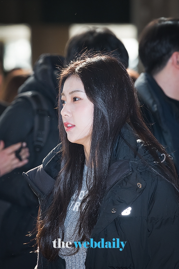 아이즈원(IZONE) 강혜원, 김포국제공항 출국 현장