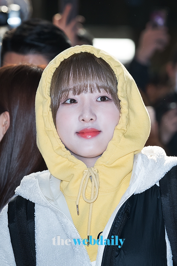 아이즈원(IZONE) 최예나, 김포국제공항 출국 현장