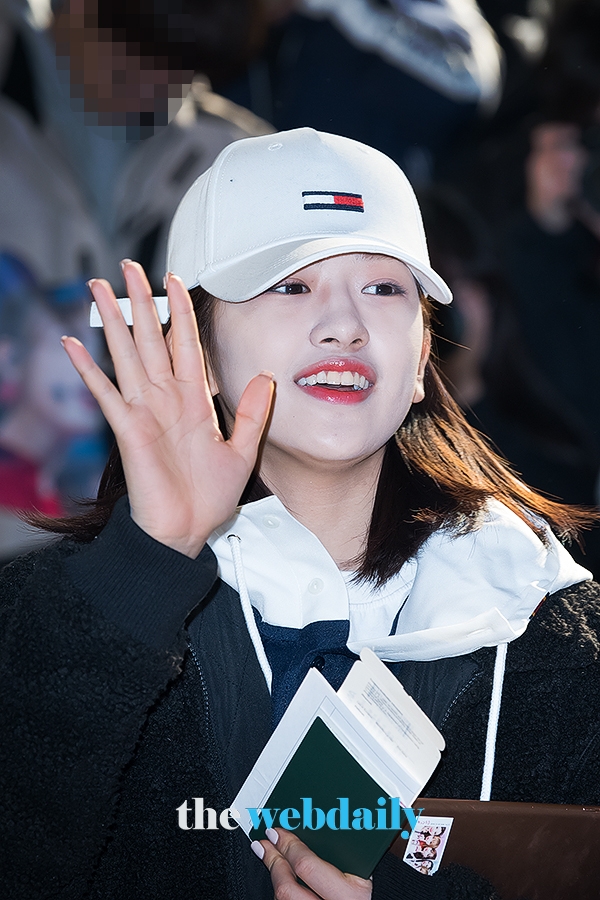 아이즈원(IZONE) 안유진, 김포국제공항 출국 현장