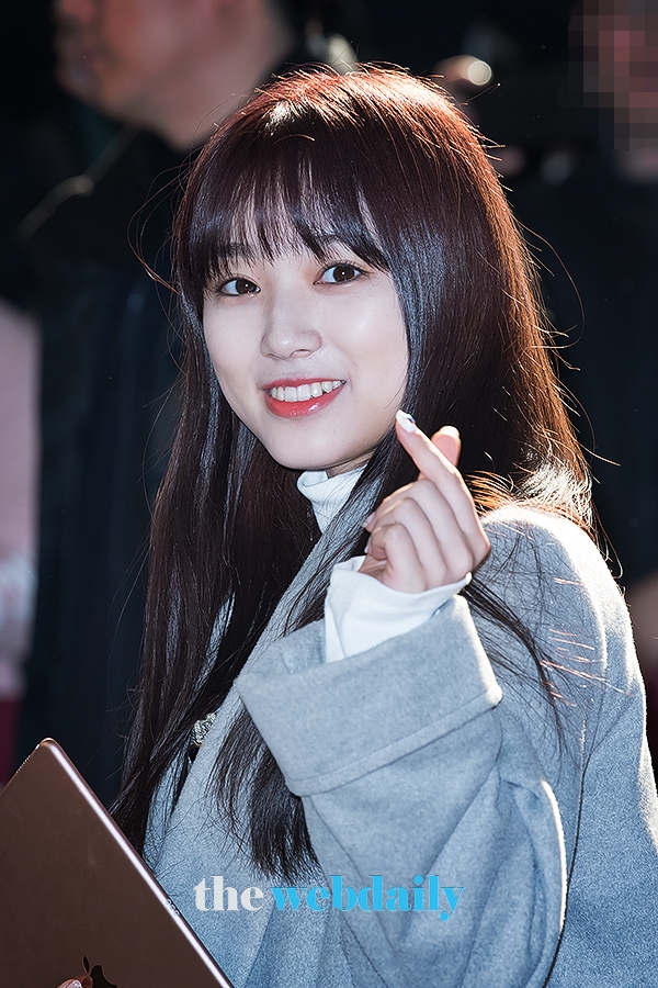 아이즈원(IZONE) 야부키나코, 김포국제공항 출국 현장