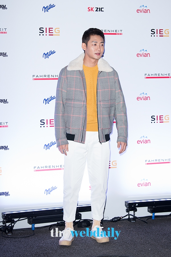 이태성, 지이크 런웨이 포토월 행사 현장