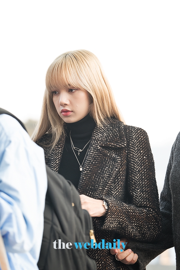 BLACKPINK(블랙핑크) 리사, 인천국제공항 출국 현장