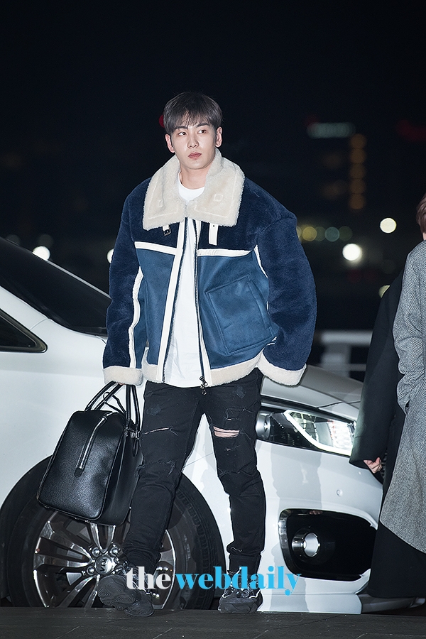 뉴이스트W 강동호, 인천국제공항 출국 현장