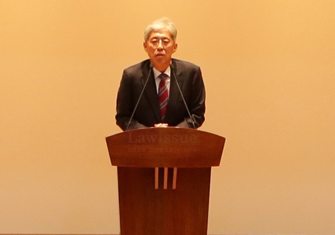 최인석 법원장이 인사말을 하고 있다.