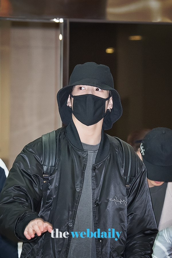 방탄소년단(BTS) 정국, 김포국제공항 전용기 청사 입국 현장