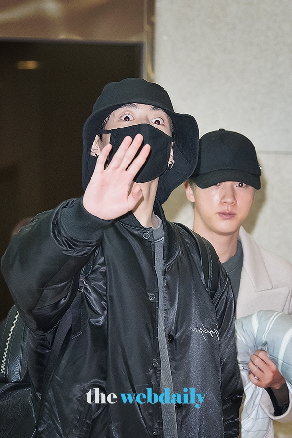 방탄소년단(BTS) 정국, 김포국제공항 전용기 청사 입국 현장