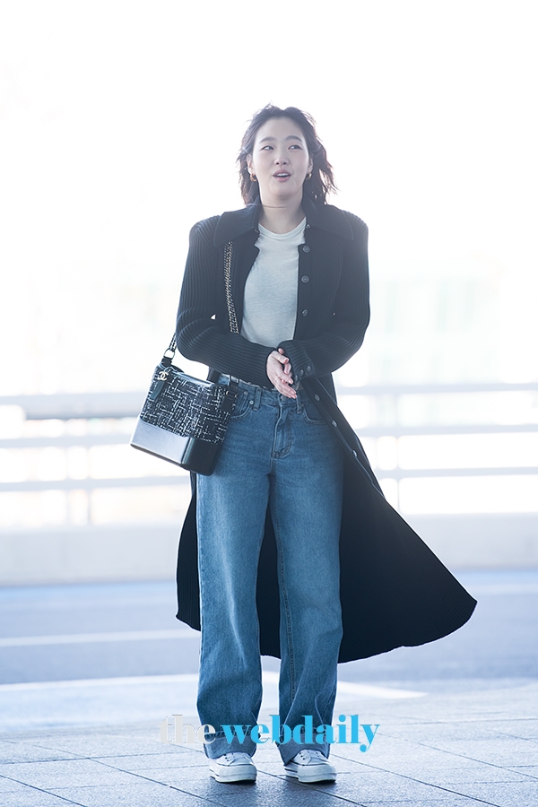 김고은, 인천국제공항 출국 현장