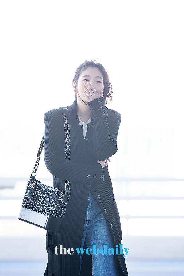 김고은, 인천국제공항 출국 현장