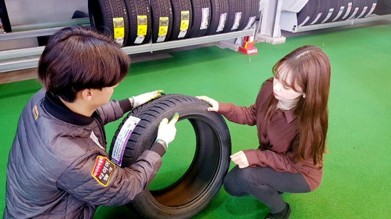 타이어뱅크 매장 방문 설명.(사진=타이어뱅크)