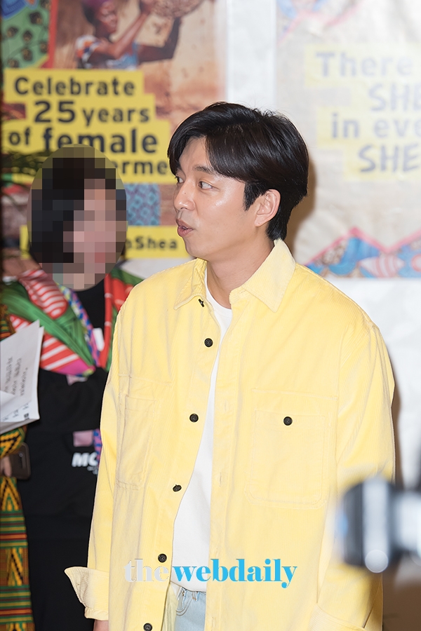 공유, 더바디샵 모델 공유의 포토월 행사 현장