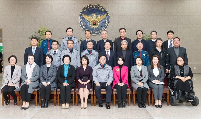 간담회를 마치고 기념촬영.(사진제공=부산지방경찰청)