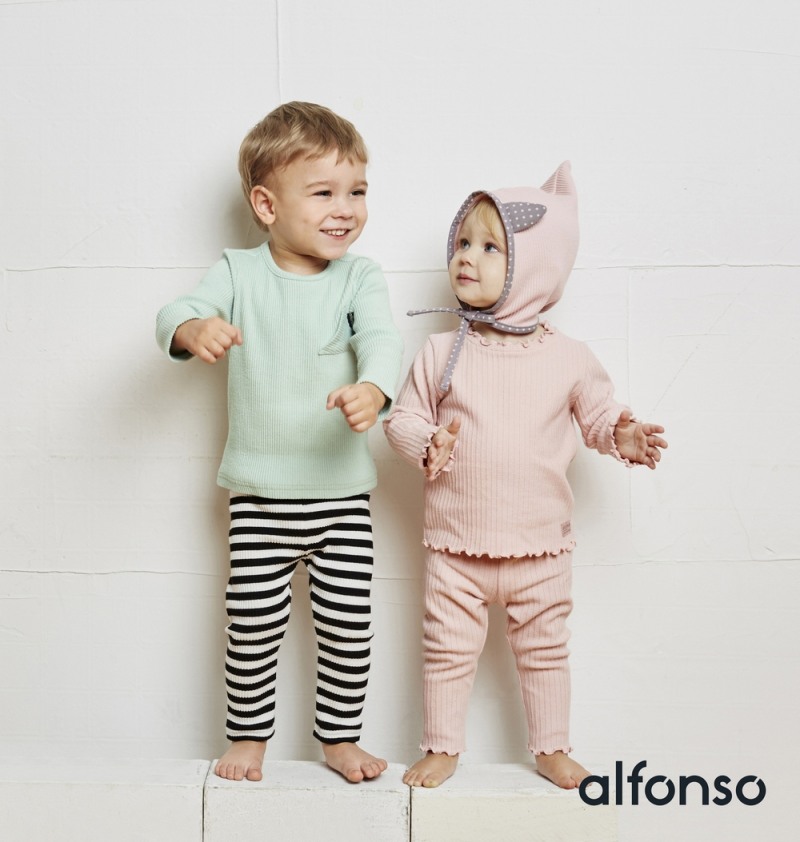 알퐁소 ‘삼각골지스판쫄바지’