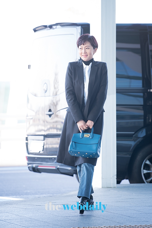 염정아, 인천국제공항 출국 현장