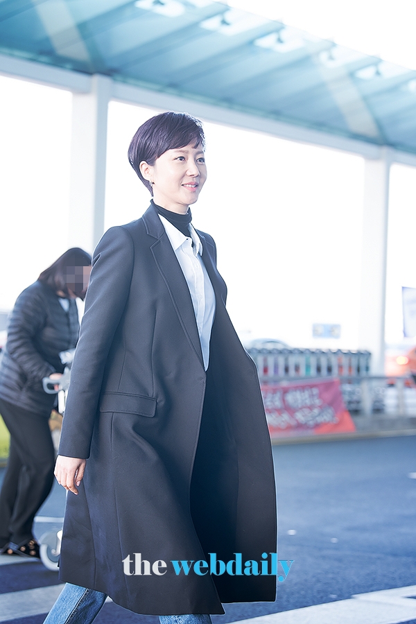 염정아, 인천국제공항 출국 현장