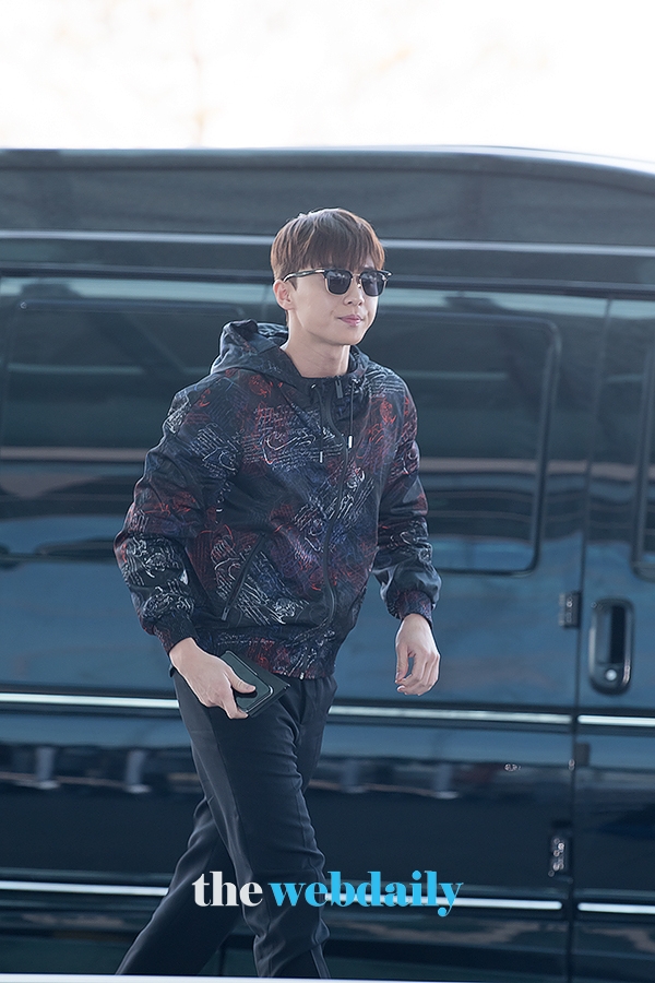 박서준, 인천국제공항 출국 현장
