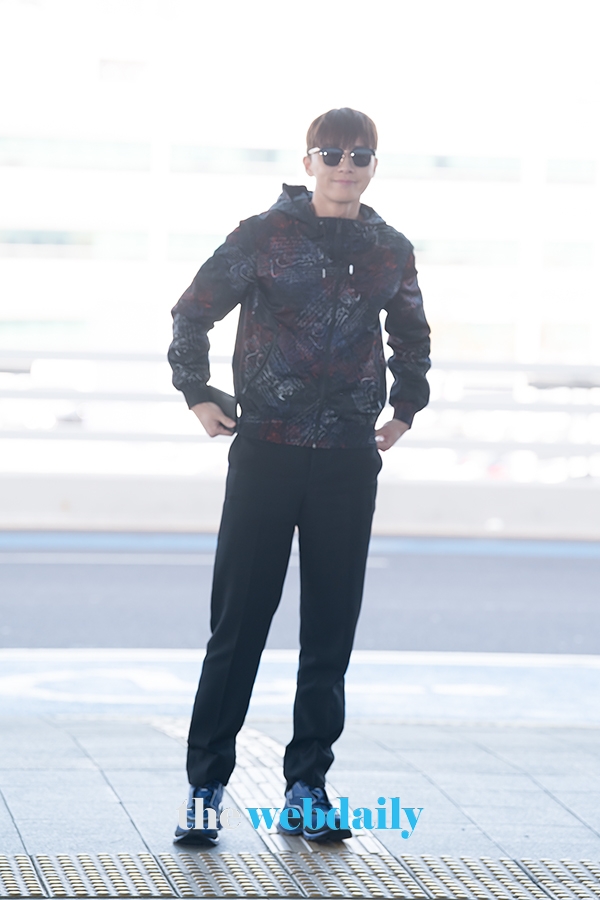 박서준, 인천국제공항 출국 현장
