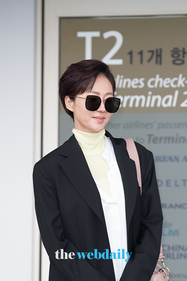 염정아, 인천국제공항 출국 현장