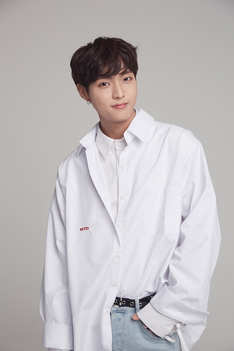 세븐어클락, 새 멤버 앤디 프로필 공개