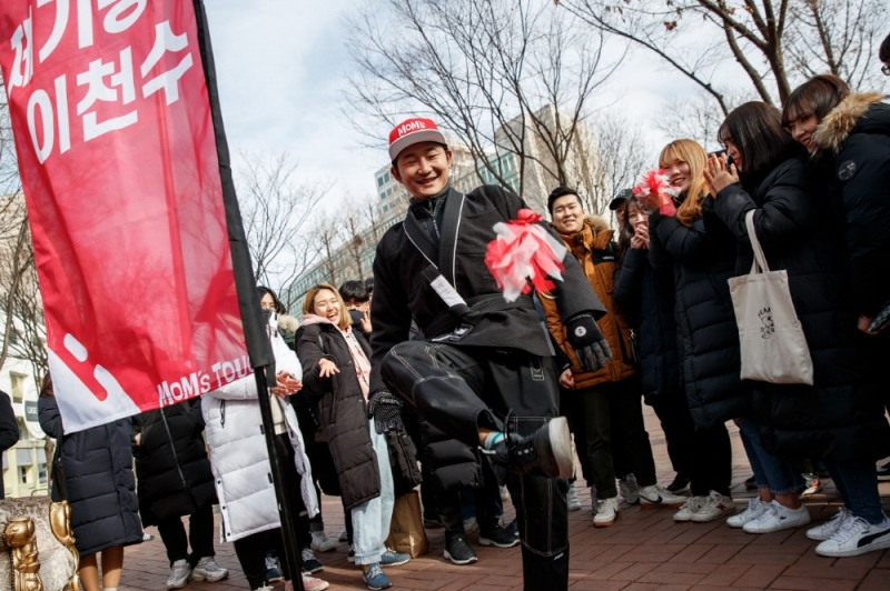 맘스터치, 스타와 함께하는 ‘제기왕 이천수’ 후원