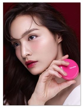 한스킨, 유튜버 ‘새벽’이 추천하는 꿀광 피부 연출 아이템 공개