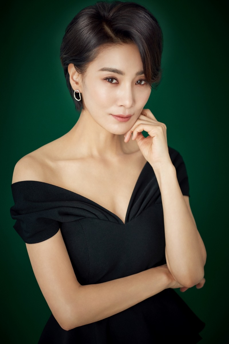 르네휘테르, 배우 김서형 모델 발탁