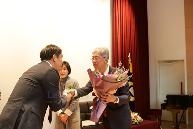 김맹옥 여사의 모습도 보인다.(사진제공=울산지법)