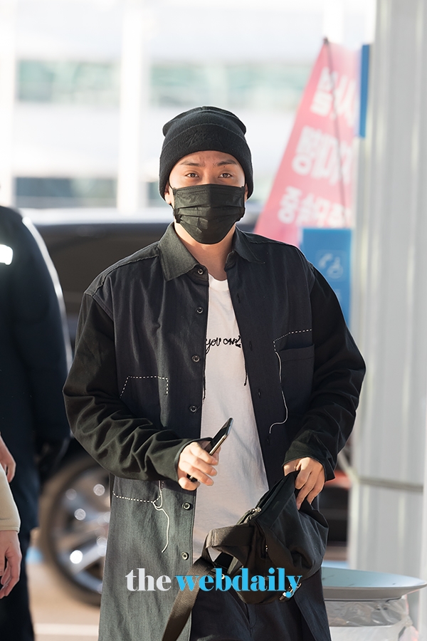 젝스키스(SECHSKIES) 은지원, 인천국제공항 출국 현장