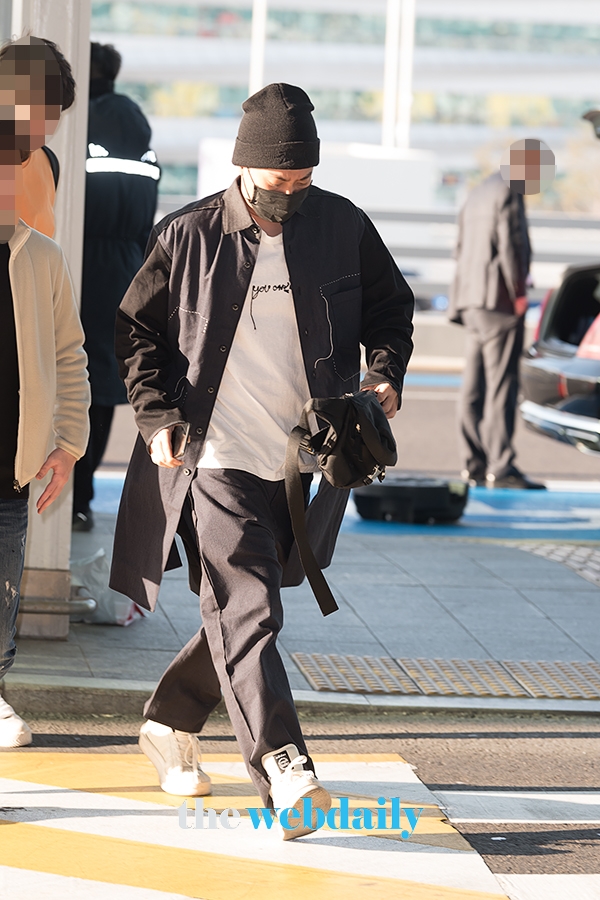 젝스키스(SECHSKIES) 은지원, 인천국제공항 출국 현장