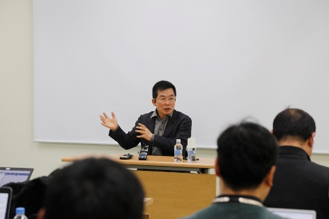 최신규 전 손오공 회장이 14일 부천시 손오공 본사에서 열린 기자회견에서 입장을 설명하고 있다. 사진=손오공