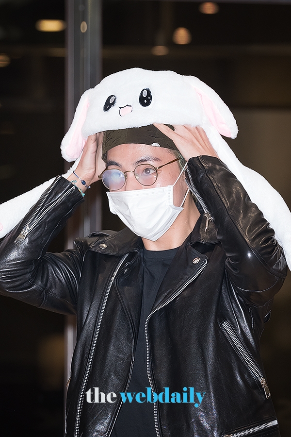 방탄소년단(BTS) 뷔, 김포국제공항 전용기 청사 출국 현장