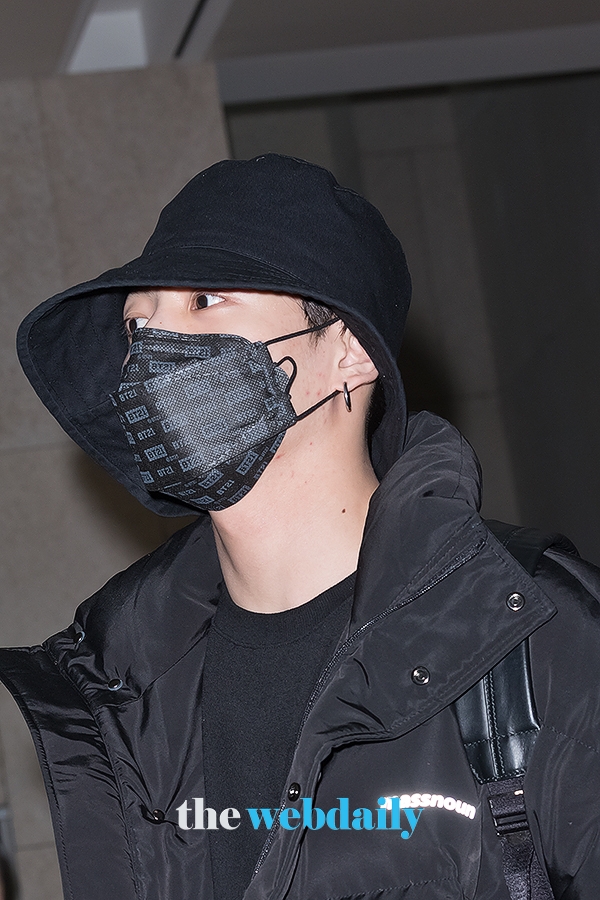 방탄소년단(BTS) 정국, 김포국제공항 전용기 청사 출국 현장