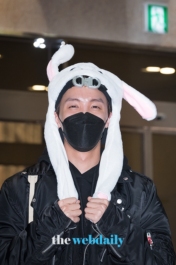 방탄소년단(BTS) 제이홉, 김포국제공항 전용기 청사 출국 현장