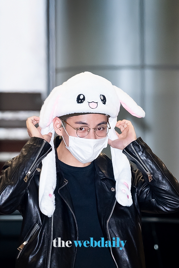 방탄소년단(BTS) 뷔, 김포국제공항 전용기 청사 출국 현장